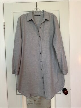 Women’s button down shirt dress in light Gray with a Herringbone weave.